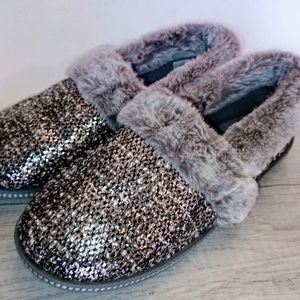SKECHERS COMFY SLIPPER SHOES 9